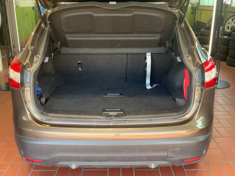 Nissan Qashqai 1.6 dCi Tekna 4x4 — zdjęcie 10