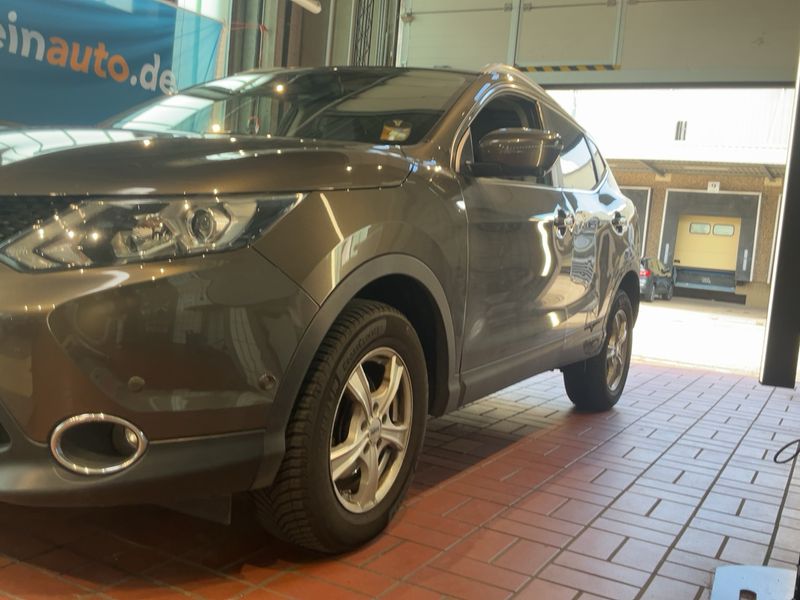 Nissan Qashqai 1.6 dCi Tekna 4x4 — zdjęcie 2