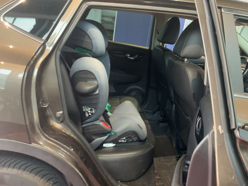 Nissan Qashqai 1.6 dCi Tekna 4x4 — zdjęcie 14
