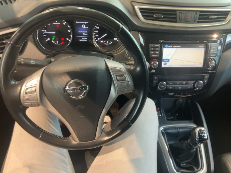 Nissan Qashqai 1.6 dCi Tekna 4x4 — zdjęcie 12