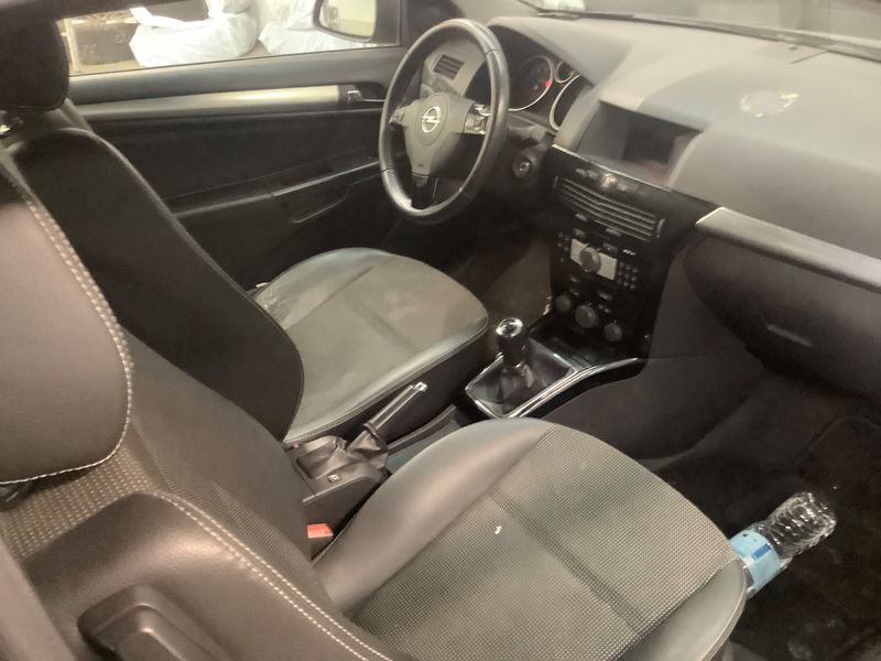 Opel Astra GTC 1.6 Innovation"110 Jahre" — zdjęcie 3
