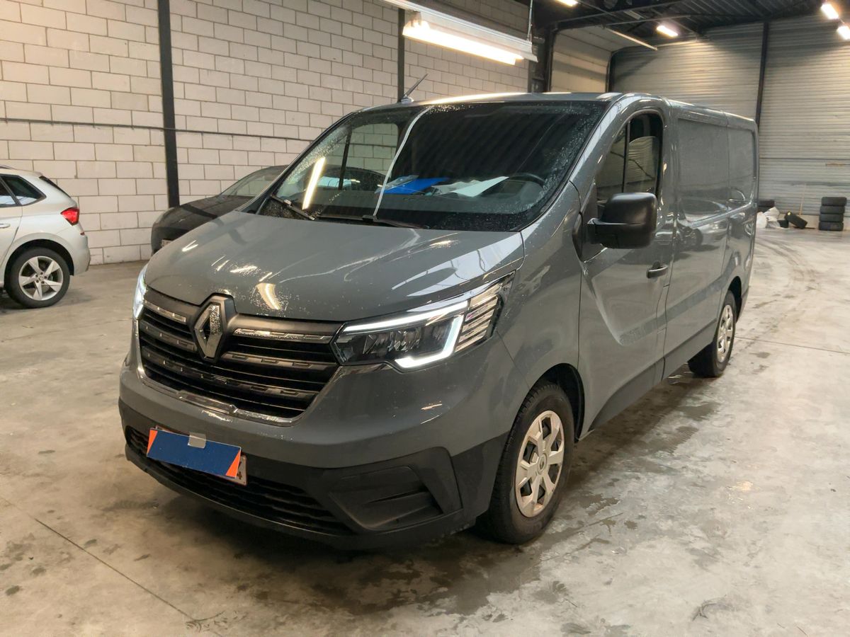 Renault Trafic 2024 — photo 1