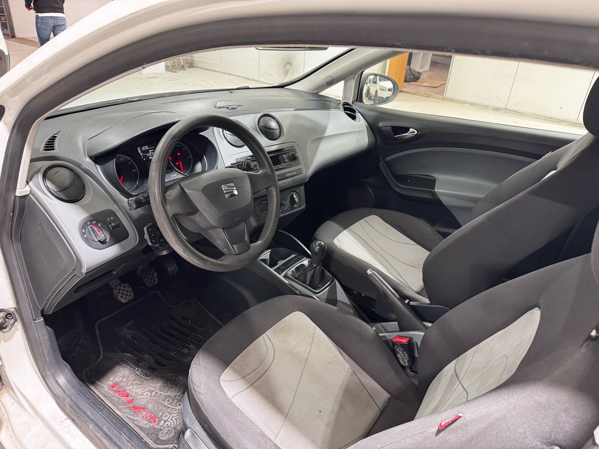 Seat Ibiza 2014 — photo 23
