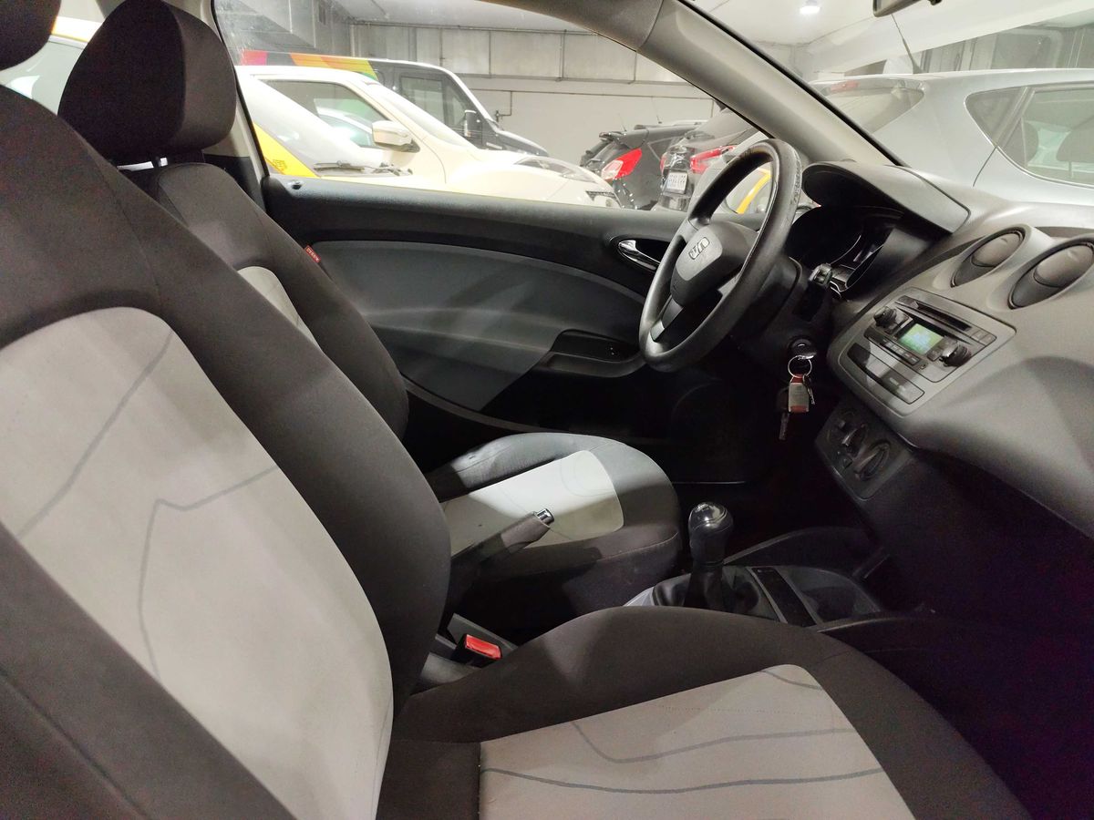 Seat Ibiza 2014 — photo 11
