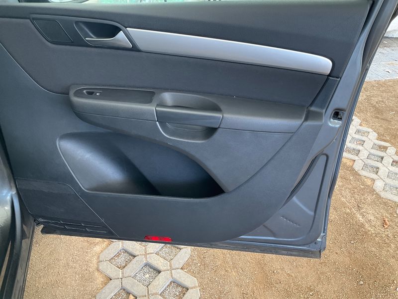 Volkswagen Sharan 2.0 TDI Trendline BlueMotion Tech 2015 – снимка 33