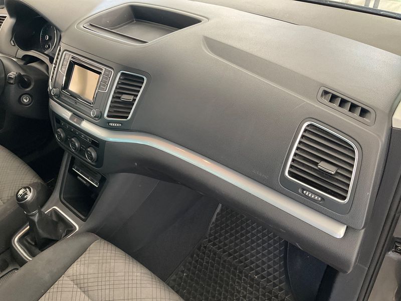 Volkswagen Sharan 2.0 TDI Trendline BlueMotion Tech 2015 – снимка 35