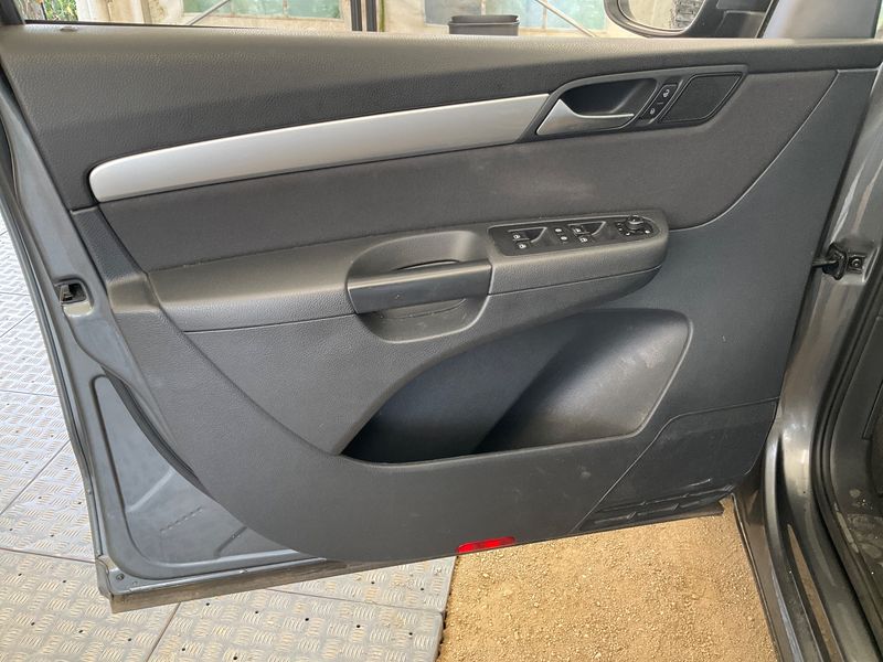 Volkswagen Sharan 2.0 TDI Trendline BlueMotion Tech 2015 – снимка 29