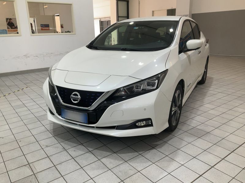 Nissan Leaf electric drive 110 kW Business