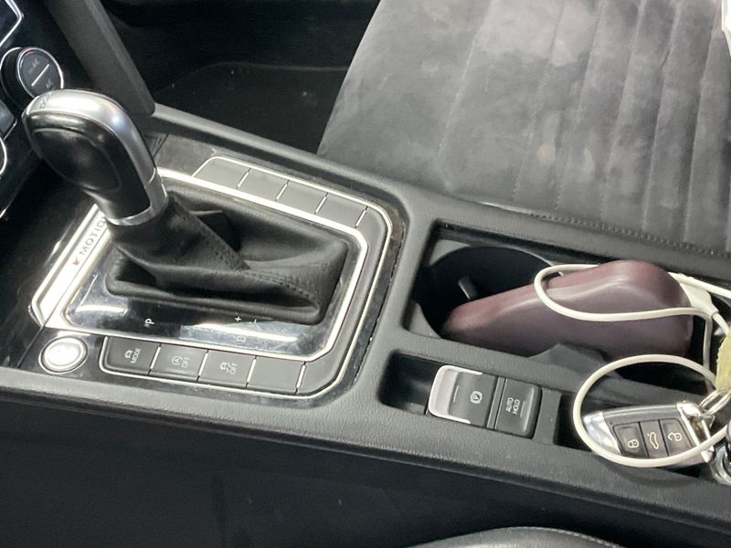 Volkswagen Passat 2.0 TDI Highline 4Motion BlueMotion Tech 2017 – снимка 29