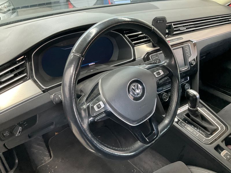 Volkswagen Passat 2.0 TDI Highline 4Motion BlueMotion Tech 2017 – снимка 30