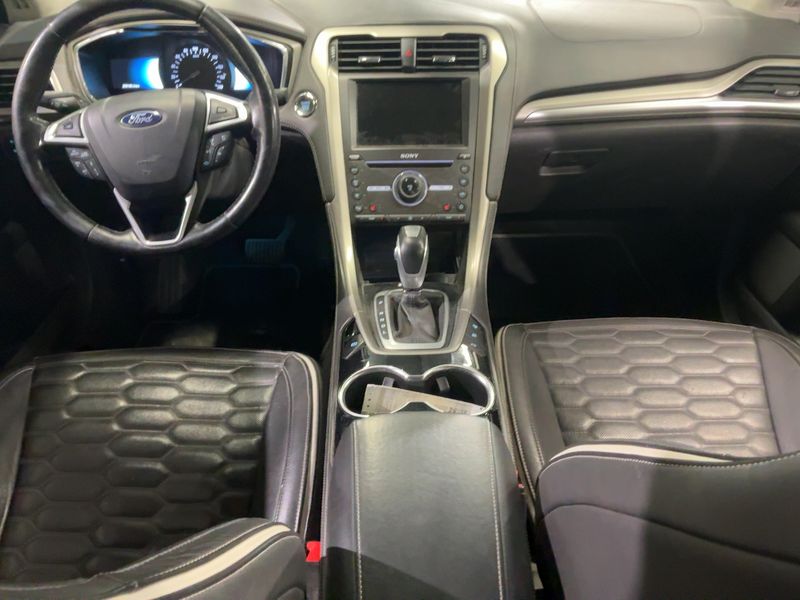 Ford Mondeo 2.0 Hybrid Vignale — zdjęcie 12