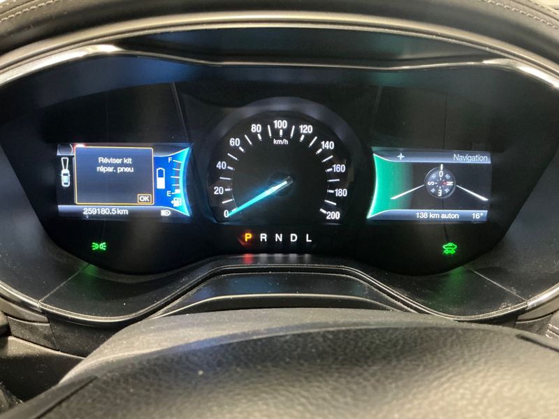 Ford Mondeo 2.0 Hybrid Vignale — zdjęcie 13