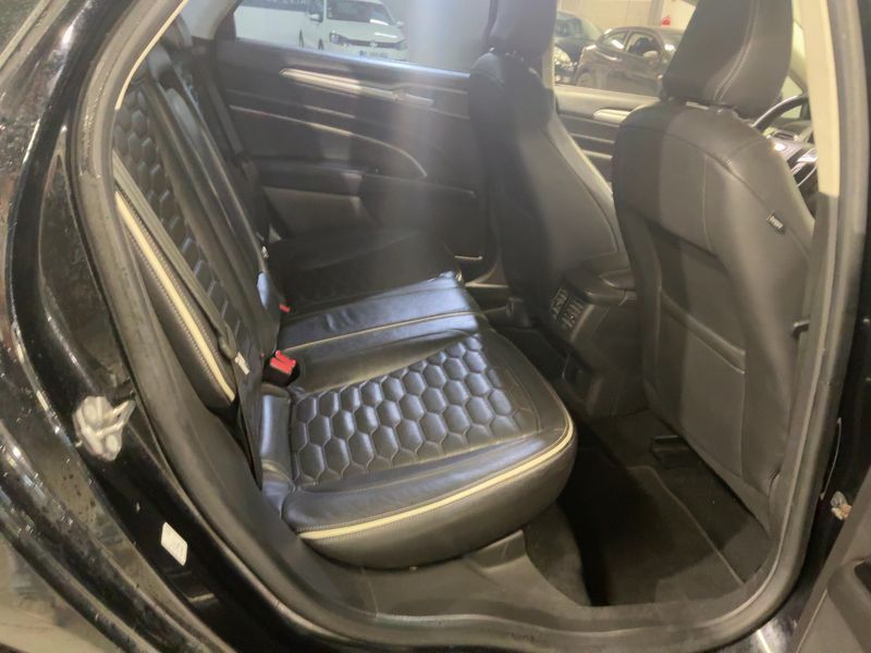 Ford Mondeo 2.0 Hybrid Vignale — zdjęcie 14