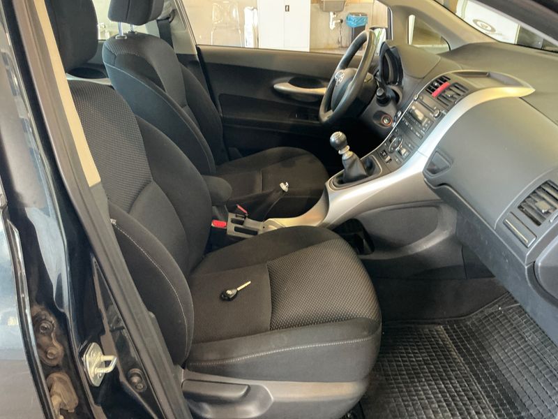 Toyota Auris 1.4 Turbodiesel High Eco 2013 – снимка 3