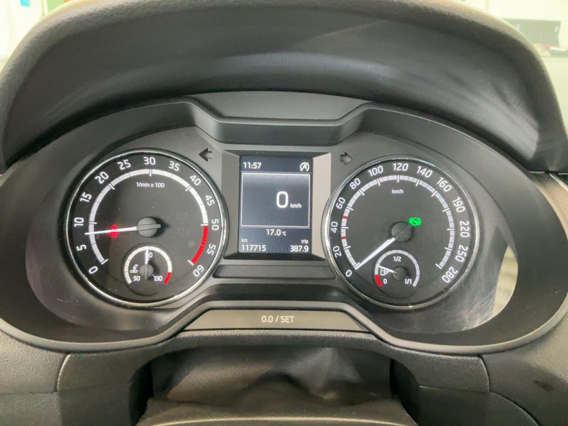 Skoda Octavia 2.0 TDI RS — zdjęcie 13