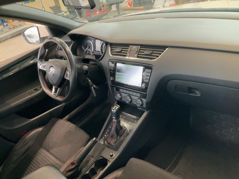 Skoda Octavia 2.0 TDI RS — zdjęcie 12