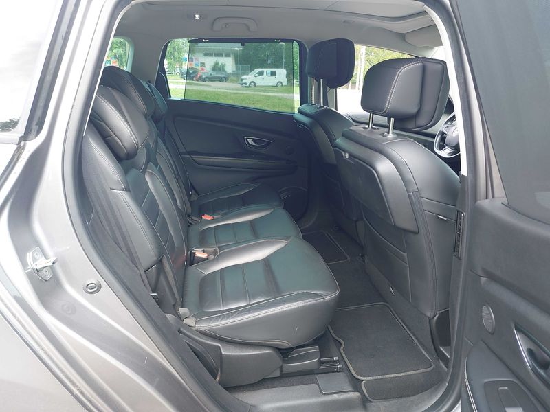 Renault Grand Scenic 1.6 dCi Energy Initiale Paris — zdjęcie 14