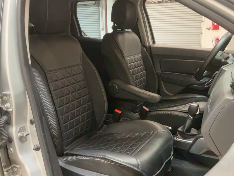 Dacia Duster 1.5 dCi Prestige — zdjęcie 11
