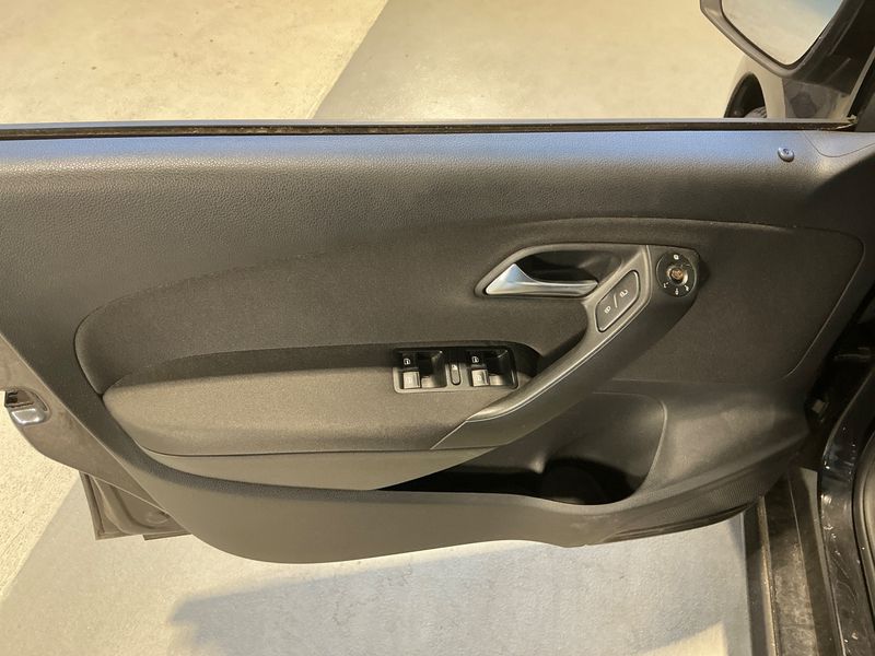 Volkswagen Polo 1.2 TSI Comfortline 2013 – снимка 32