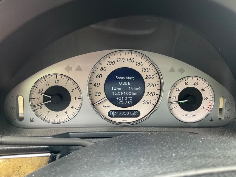 Mercedes-Benz E-Klasse E 500 Avantgarde — zdjęcie 13
