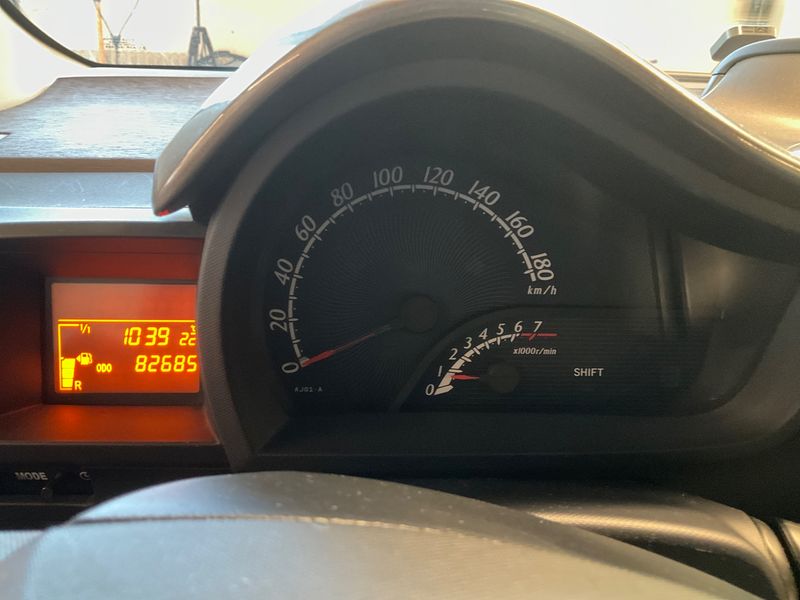 Toyota iQ 1.0 VVT-i — zdjęcie 4