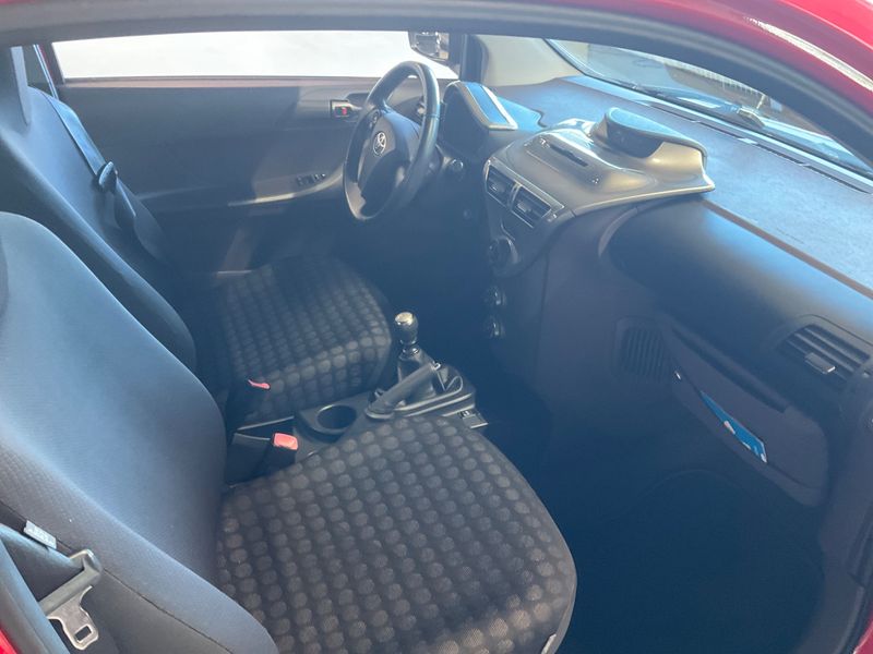 Toyota iQ 1.0 VVT-i — zdjęcie 3