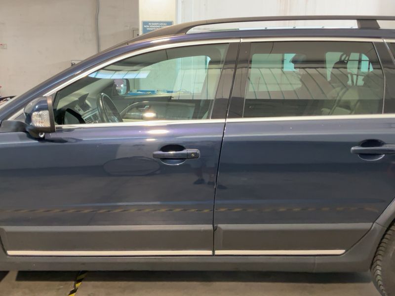 Volvo XC70 2.4 D4 Summum AWD — zdjęcie 4