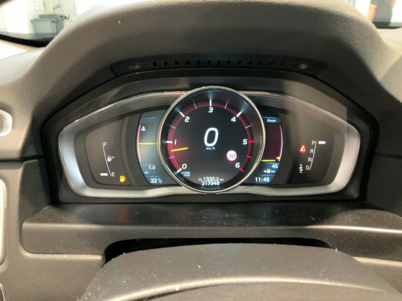 Volvo XC70 2.4 D4 Summum AWD — zdjęcie 13