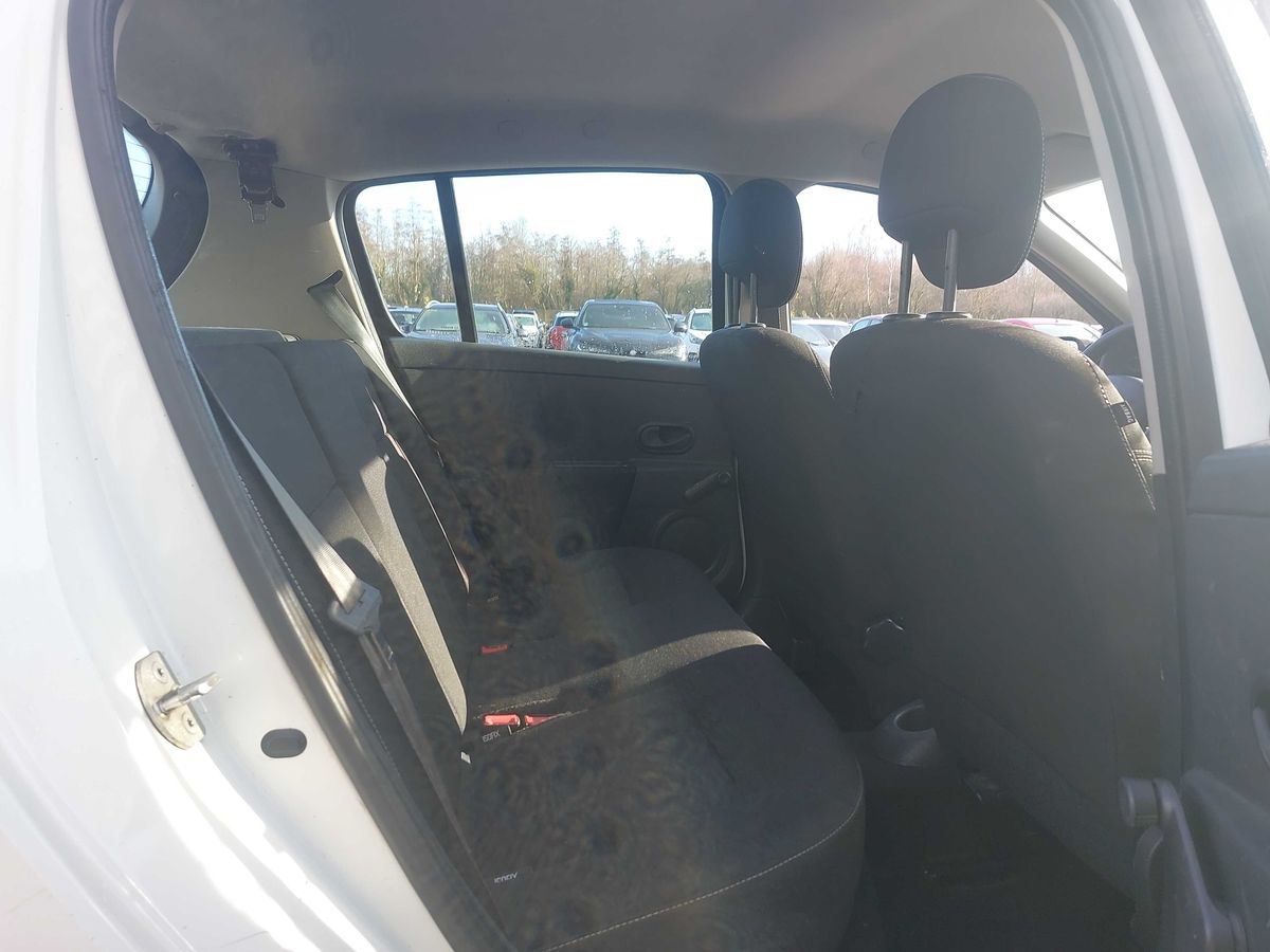 Renault Clio 2013 — photo 14