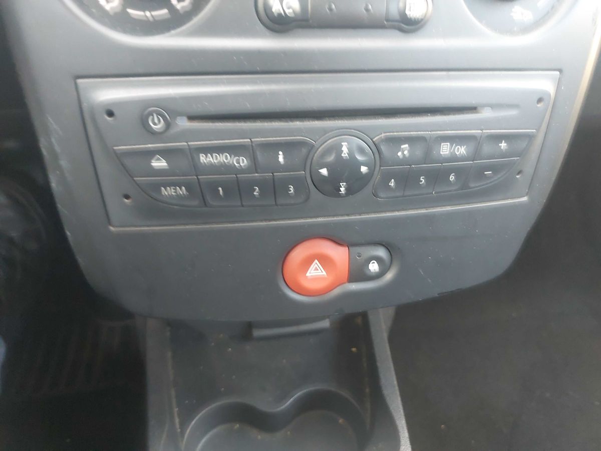 Renault Clio 2013 — photo 38
