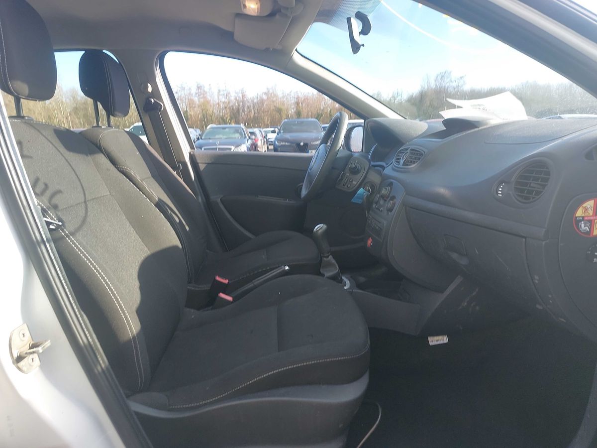 Renault Clio 2013 — photo 11