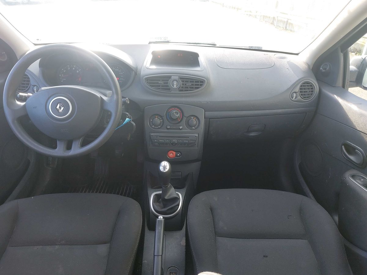Renault Clio 2013 — photo 12