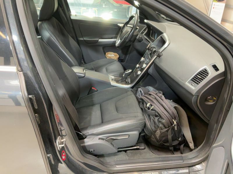 Volvo XC60 2.0 D4 Momentum 2WD — zdjęcie 11