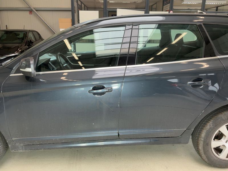 Volvo XC60 2.0 D4 Momentum 2WD — zdjęcie 4