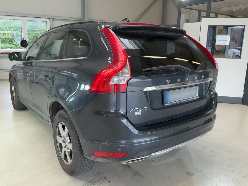 Volvo XC60 2.0 D4 Momentum 2WD — zdjęcie 3