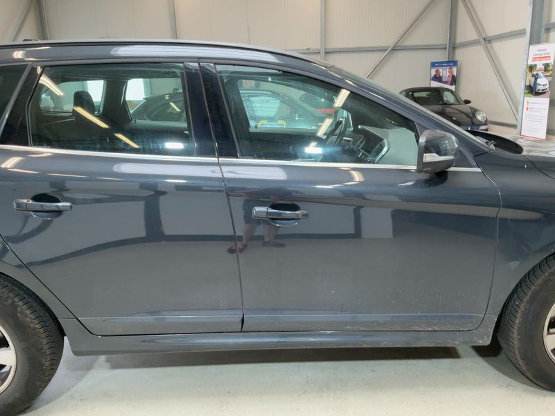 Volvo XC60 2.0 D4 Momentum 2WD — zdjęcie 7