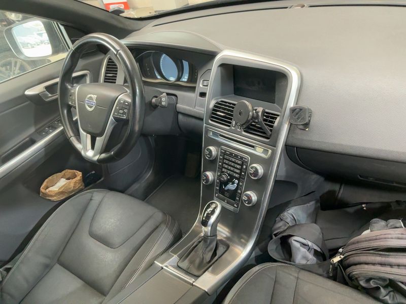 Volvo XC60 2.0 D4 Momentum 2WD — zdjęcie 12