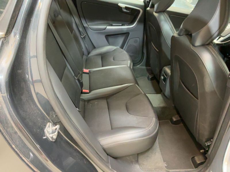 Volvo XC60 2.0 D4 Momentum 2WD — zdjęcie 14