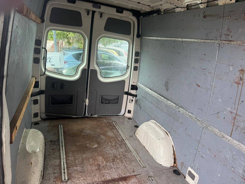 Volkswagen Crafter 2.5 TDI DPF Kasten 35 mittlerer Radstand mit Hochdach — zdjęcie 9