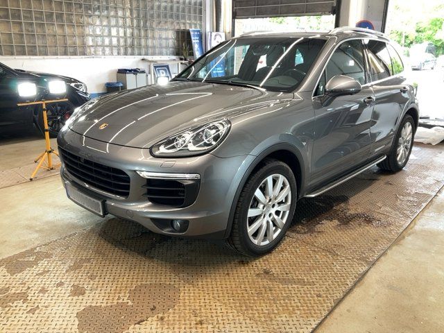 Porsche Cayenne 2016 — photo 1