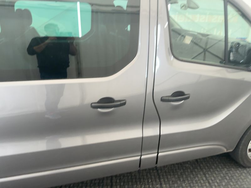 Opel Vivaro 1.6 CDTI Biturbo Combi L1H1 2,7t — zdjęcie 7