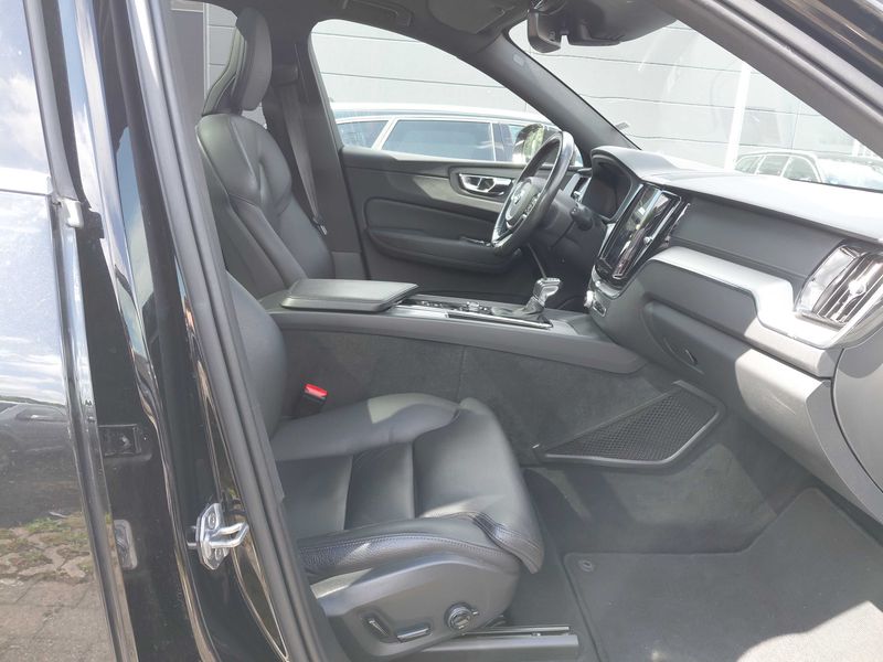 Volvo XC60 2.0 D5 Inscription AWD — zdjęcie 10