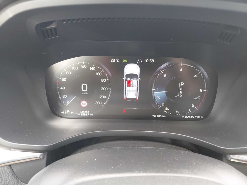 Volvo XC60 2.0 D5 Inscription AWD — zdjęcie 12