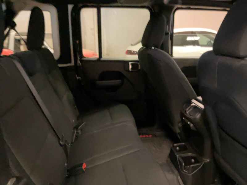 Jeep Wrangler Unlimited 2.2 CRDi Sport — zdjęcie 14