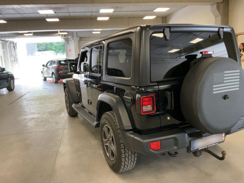Jeep Wrangler Unlimited 2.2 CRDi Sport — zdjęcie 3