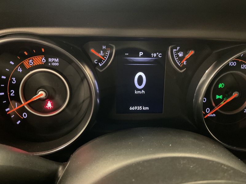Jeep Wrangler Unlimited 2.2 CRDi Sport — zdjęcie 13