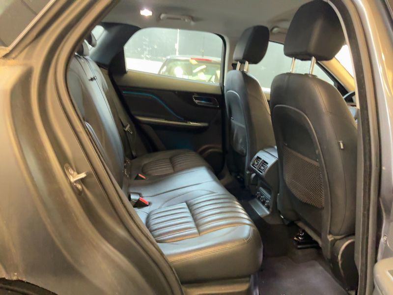 Jaguar F-Pace 20d Portfolio AWD 2016 – снимка 19