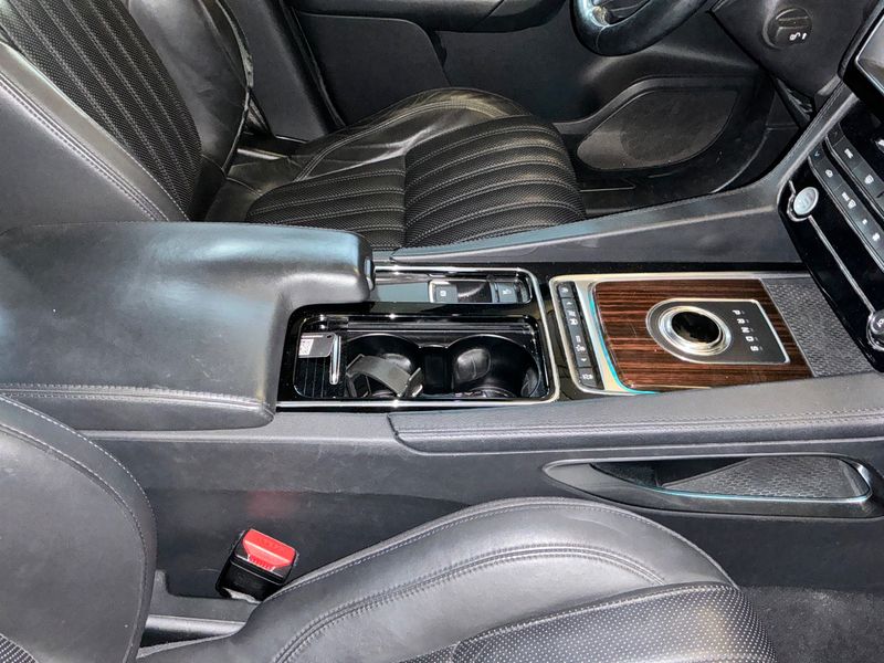 Jaguar F-Pace 20d Portfolio AWD 2016 – снимка 26