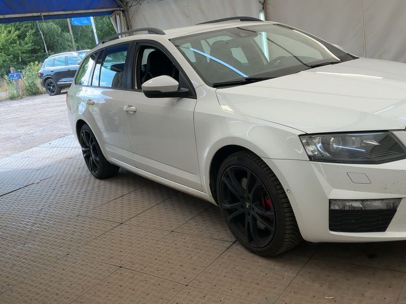 Skoda Octavia 2.0 TDI RS — zdjęcie 8