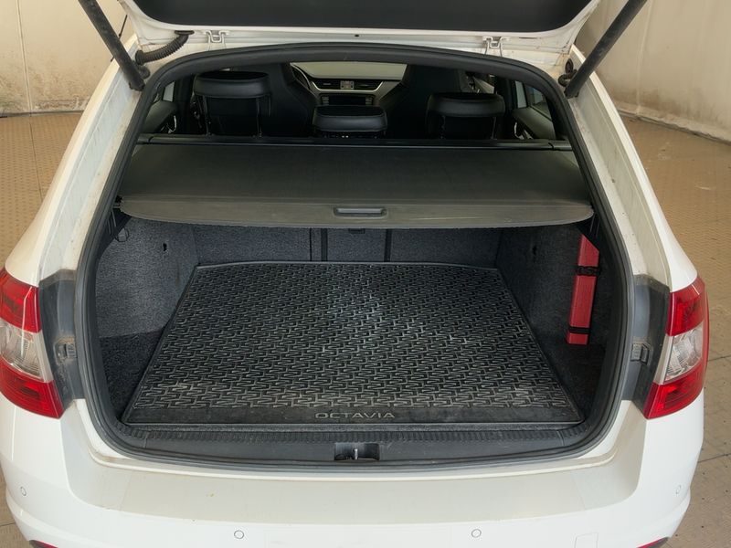 Skoda Octavia 2.0 TDI RS — zdjęcie 10